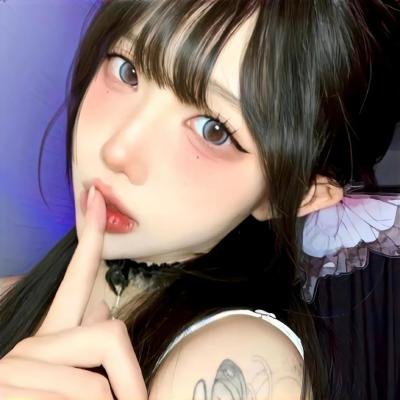 想踢沉迷男的女人